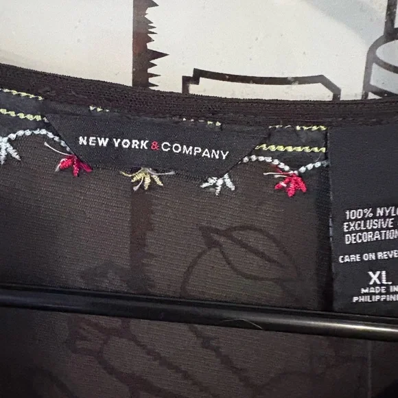 🤎 New York & Company Embroidered Top | Size XL | NWT - Picture 4 of 5